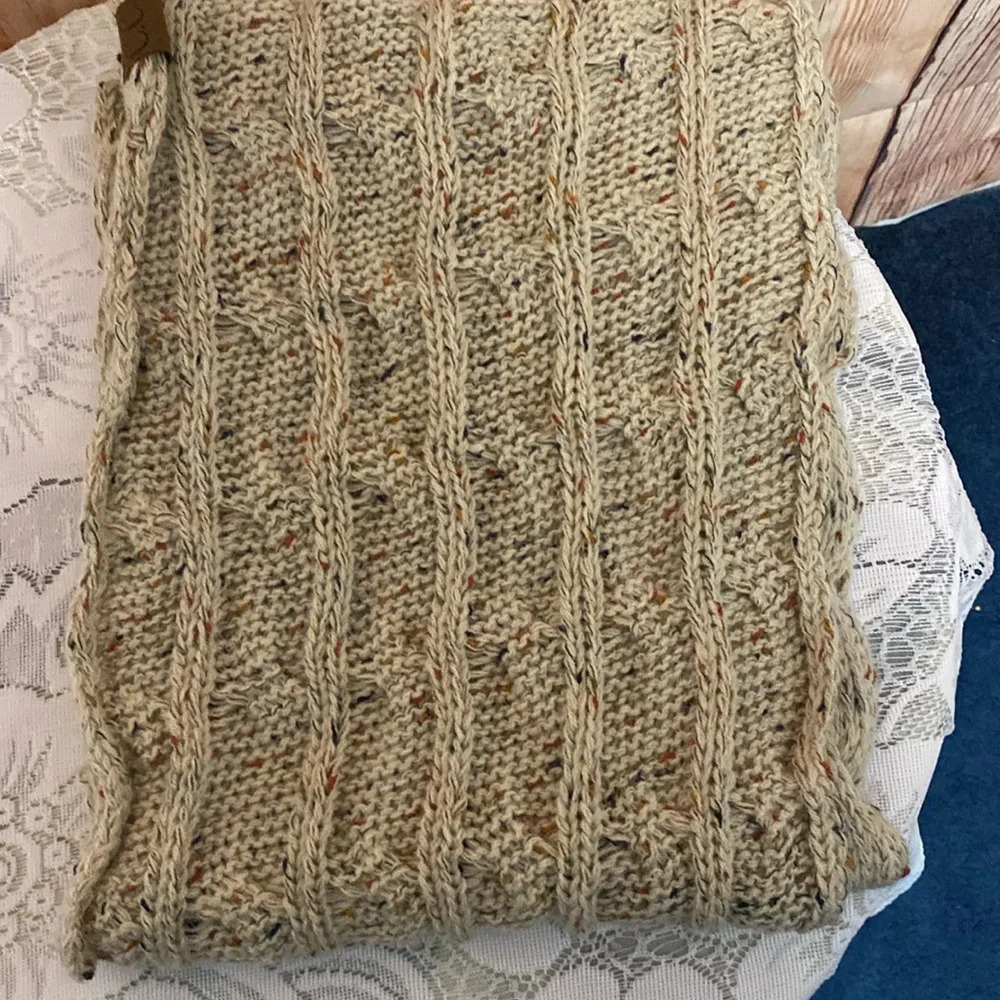 C.C Exclusive Women Oatmeal Winter Warm Cable Knit Confetti Infinity Scarf NWOT - Picture 5 of 7